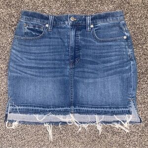 ⭐️ Madewell women’s denim skirt size 28
